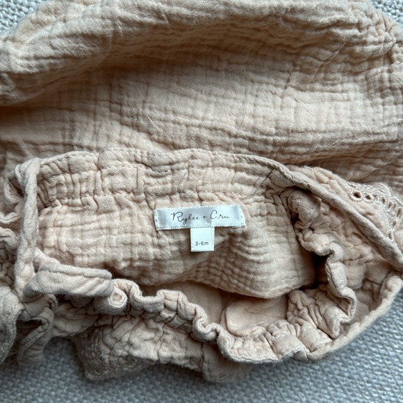 Rylee & Cru ruffle romper // Shell // 3-6 months - Picture 2 of 2